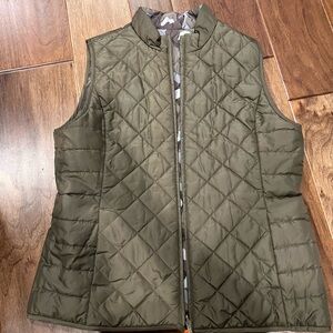 women’s Banana Republic olive green camo reversible vest size large - EUC
